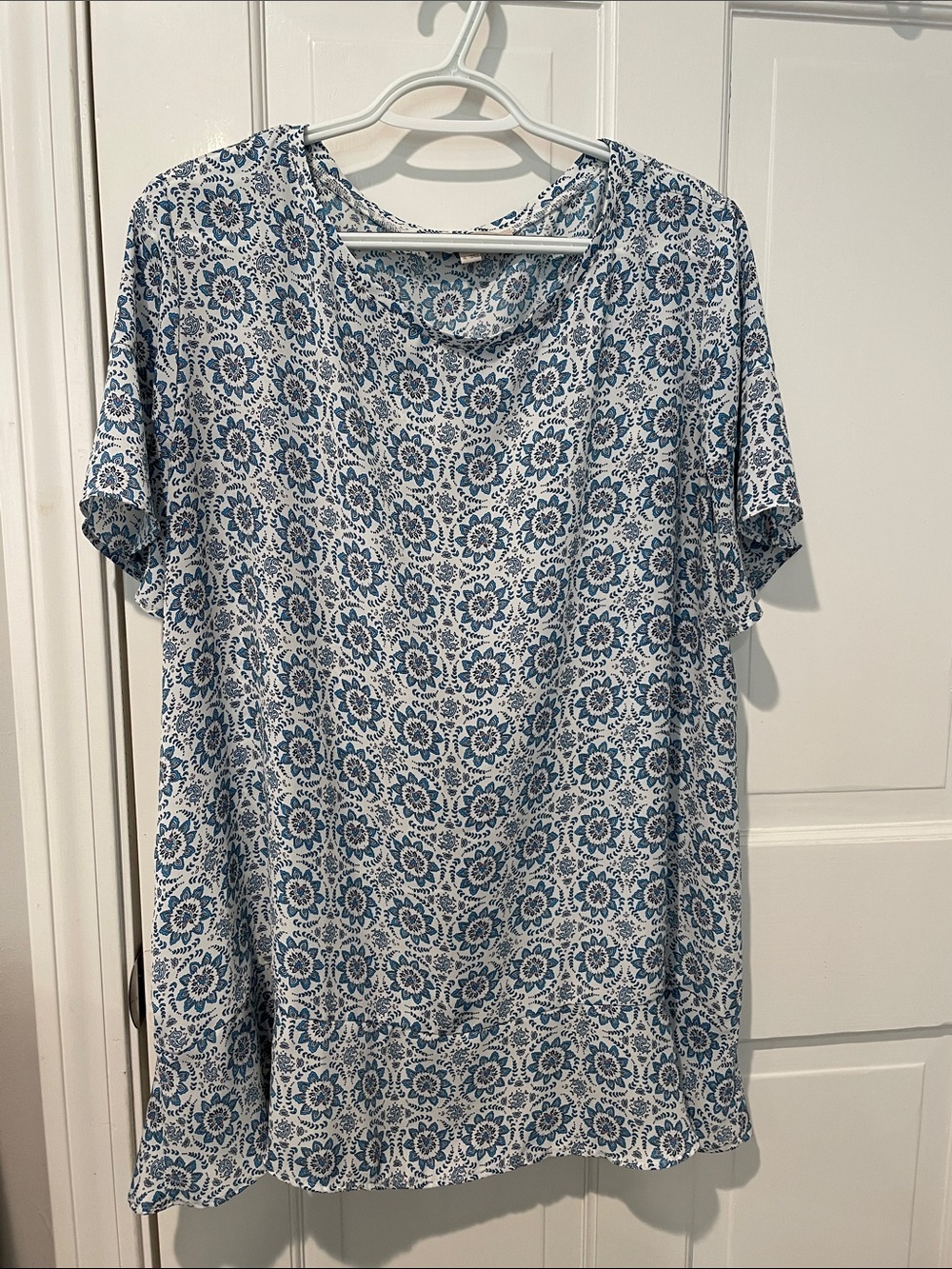 LOFT Blue and White Floral Print Short Sleeve Blouse